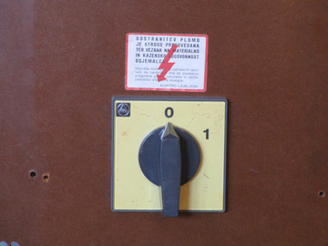 Rotary power switch with label on top.