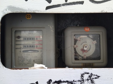 Power meter with two registers on the left and a time switch on the right.