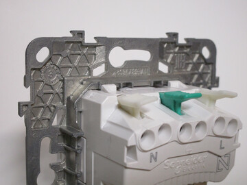 A closeup view of how the plastic clips on the modules interface with the metal frame.