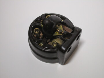 Front of the socket with the cover taken off.